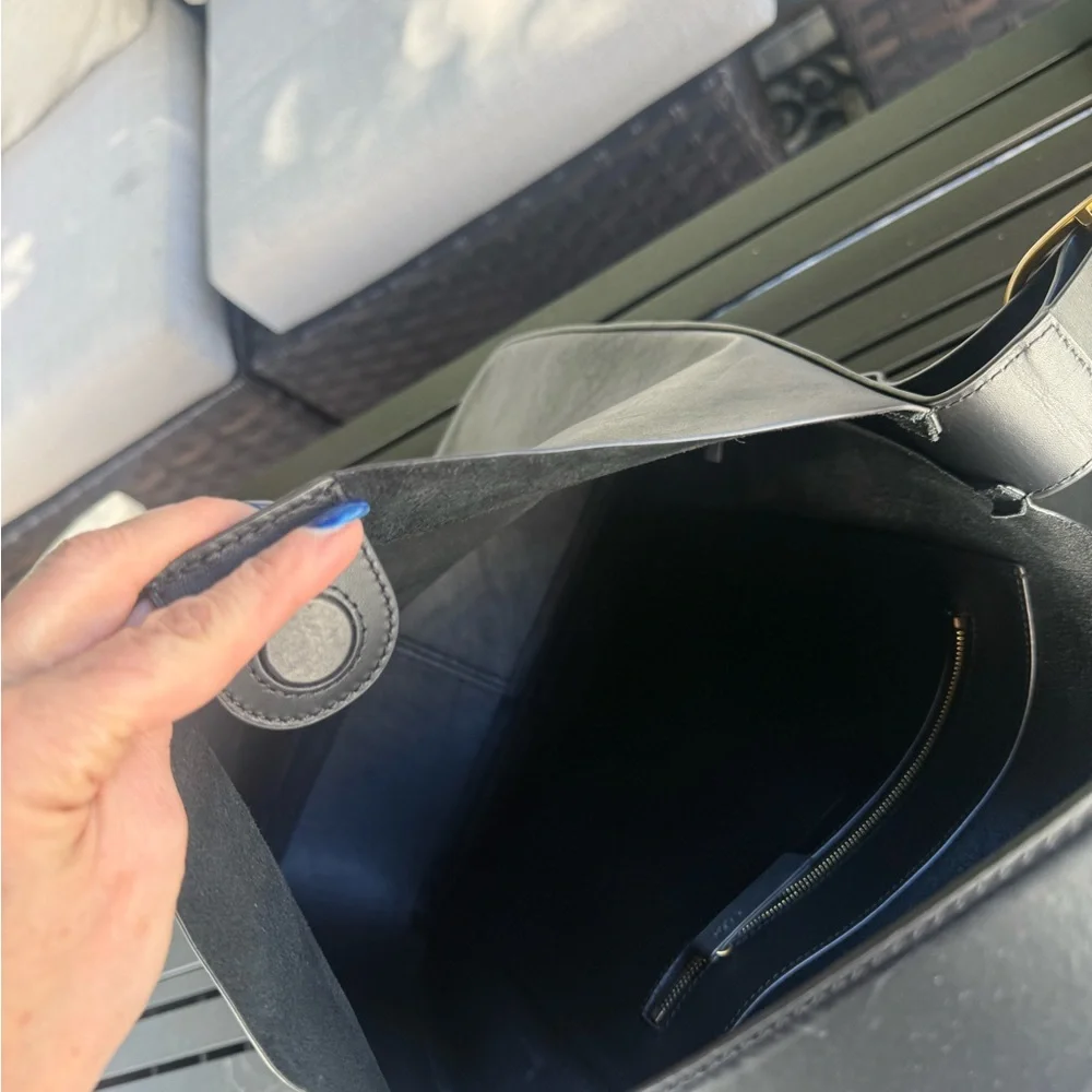 Banana Republic leather tote - Picture 5 of 11